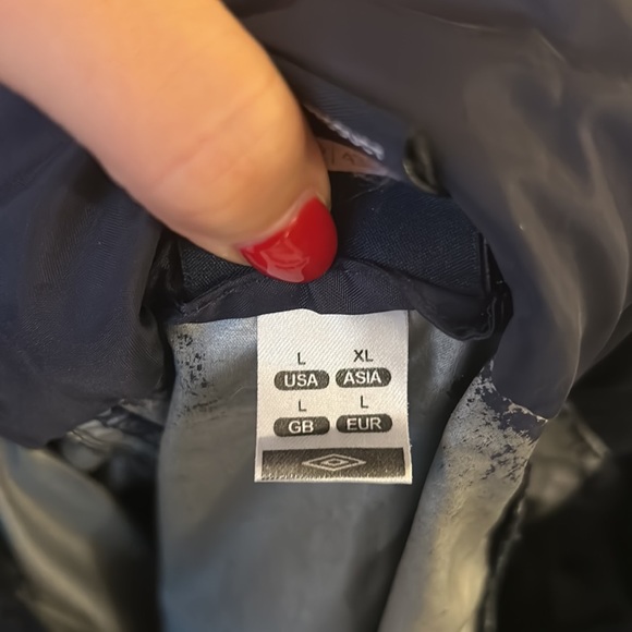 UMBRO Men’s packable rain jacket shell/poncho/windbreaker. Size Large - Picture 8 of 8